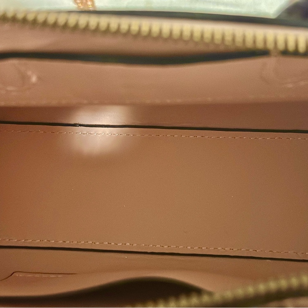 Elegant Pink Handbag with Gold Accents - Picture 3 of 3